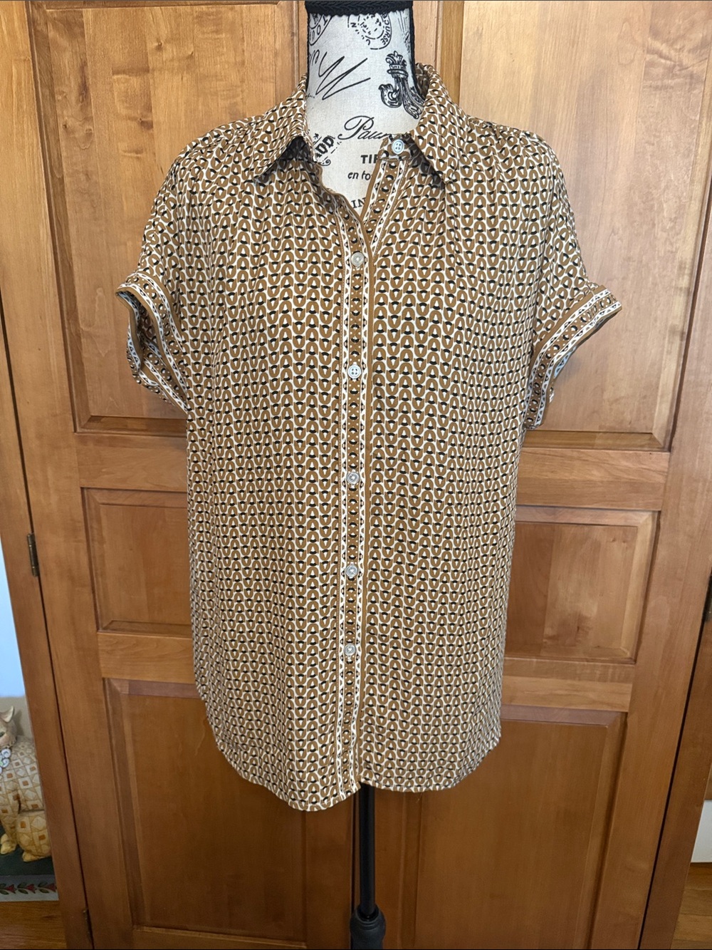 Max Studio Short-Sleeve Button Front Blouse in Tan and White Geo